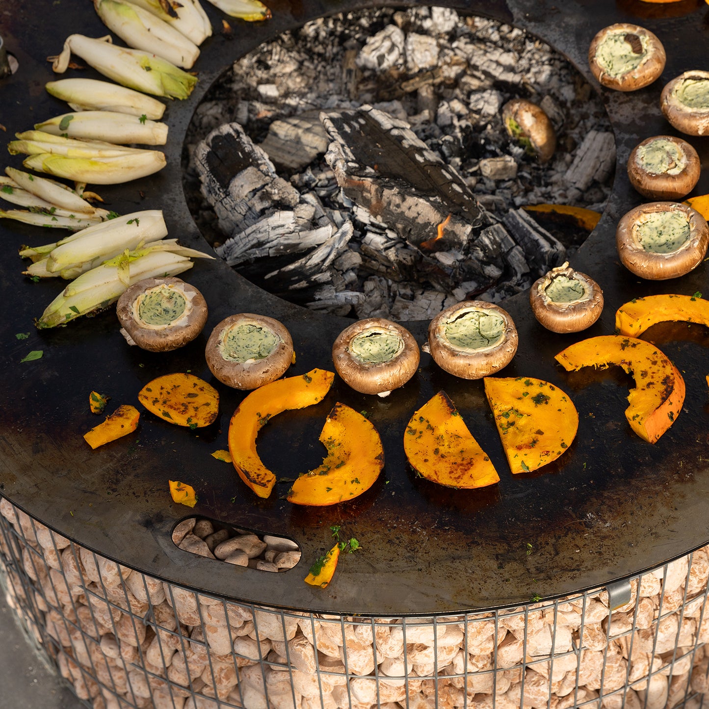 bellissa Sole Grillring Grillplatte Feuerplatte für Grillrost & Feuerschale rund Antihaft Funktion