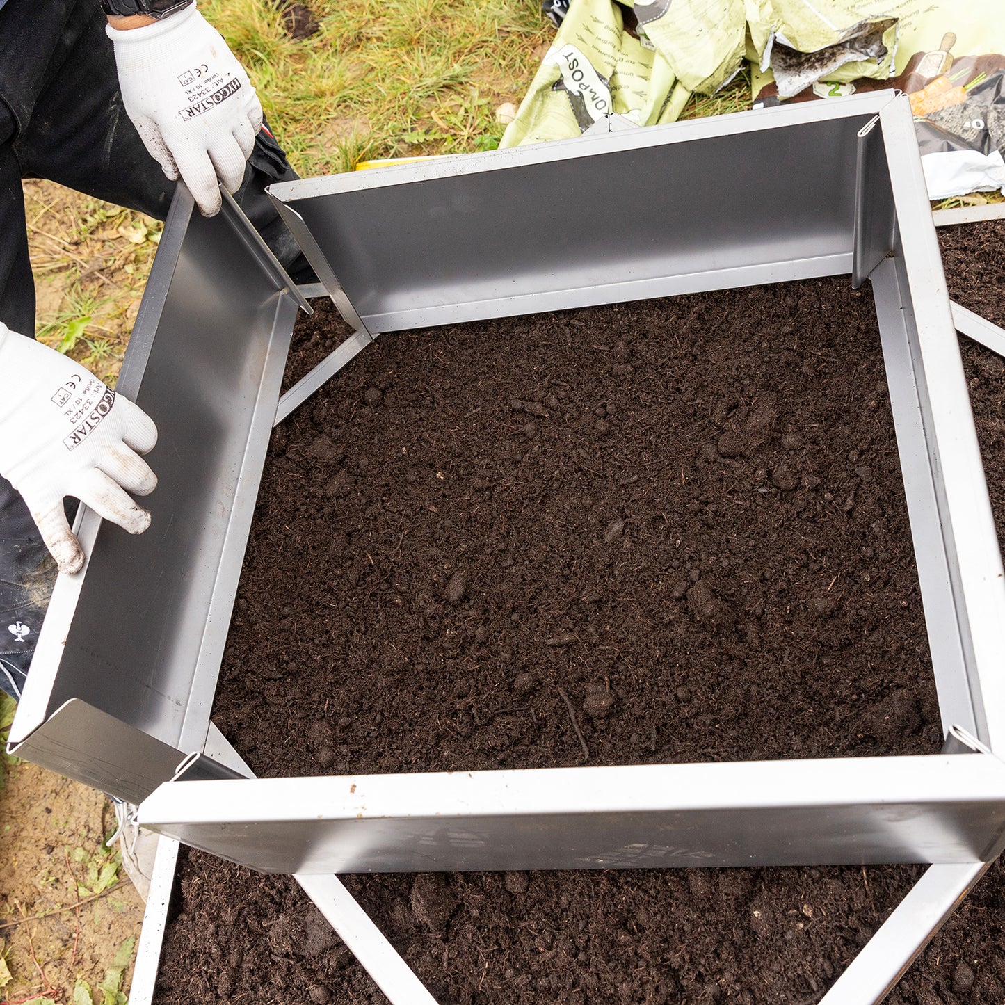 bellissa Turmbeet; L 100 x B 100 x H 70 cm, 1.5 mm Corten, 3 Rahmen