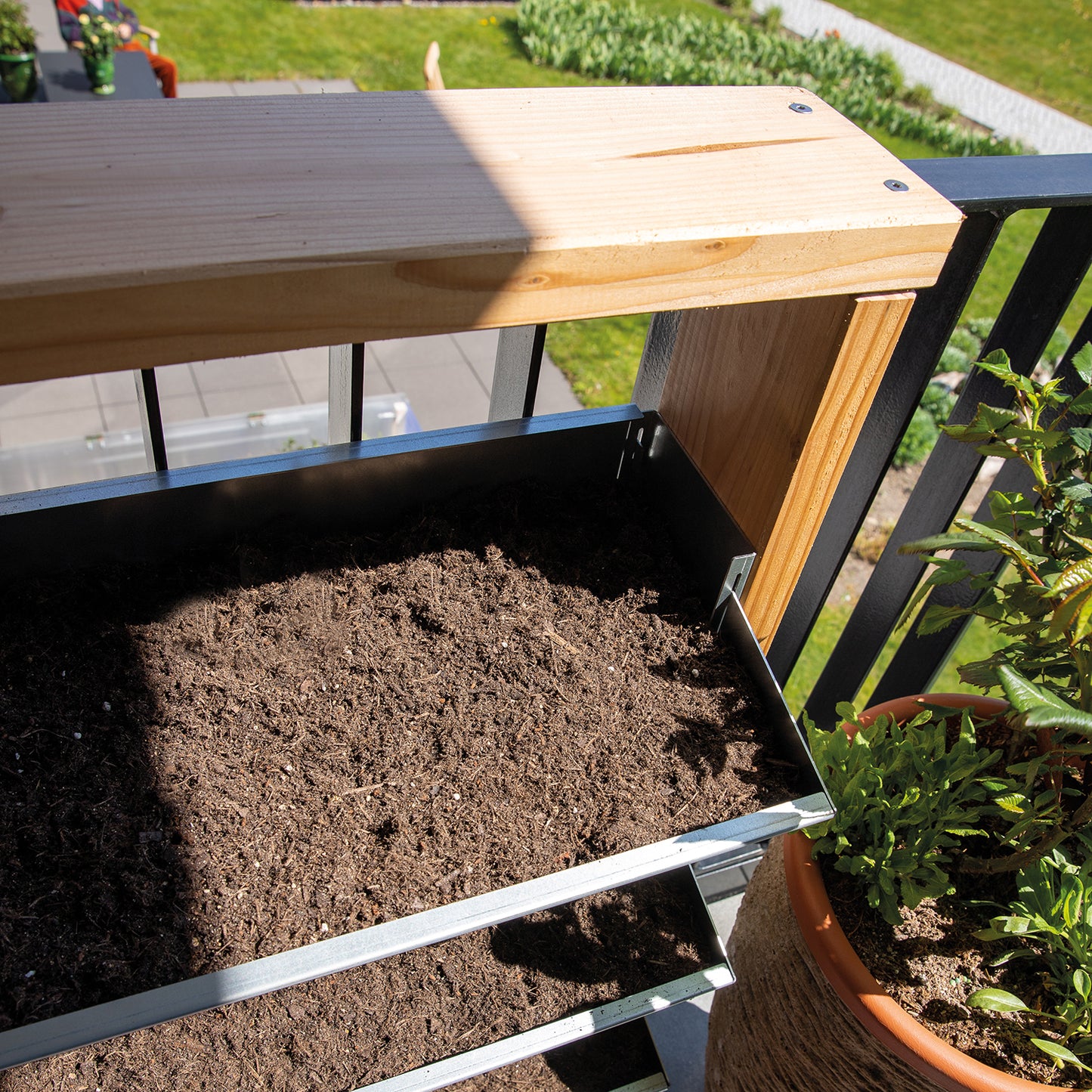 bellissa INALTO M4 vertikales Hochbeet einseitig bepflanzbar 100x32x100 cm