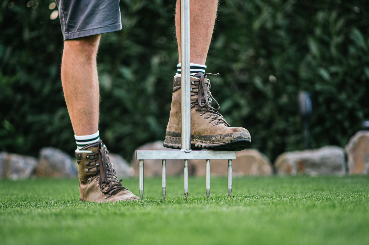 GartenAZ Rasenkralle & Rasenlüfter - Tiefenlockerer Rasenheber mit Vollspoons