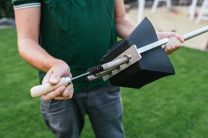 GartenAZ Hand Aerifizierer für Rasen - Aerifiziergabel + 3er Spoons & Auffangwanne