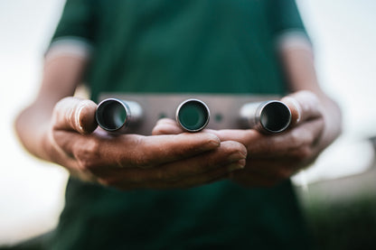GartenAZ Hand Aerifizierer für Rasen - Aerifiziergabel + 3er Spoons & Auffangwanne