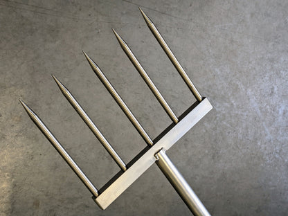 GartenAZ Rasenkralle & Rasenlüfter - Tiefenlockerer Rasenheber mit Vollspoons